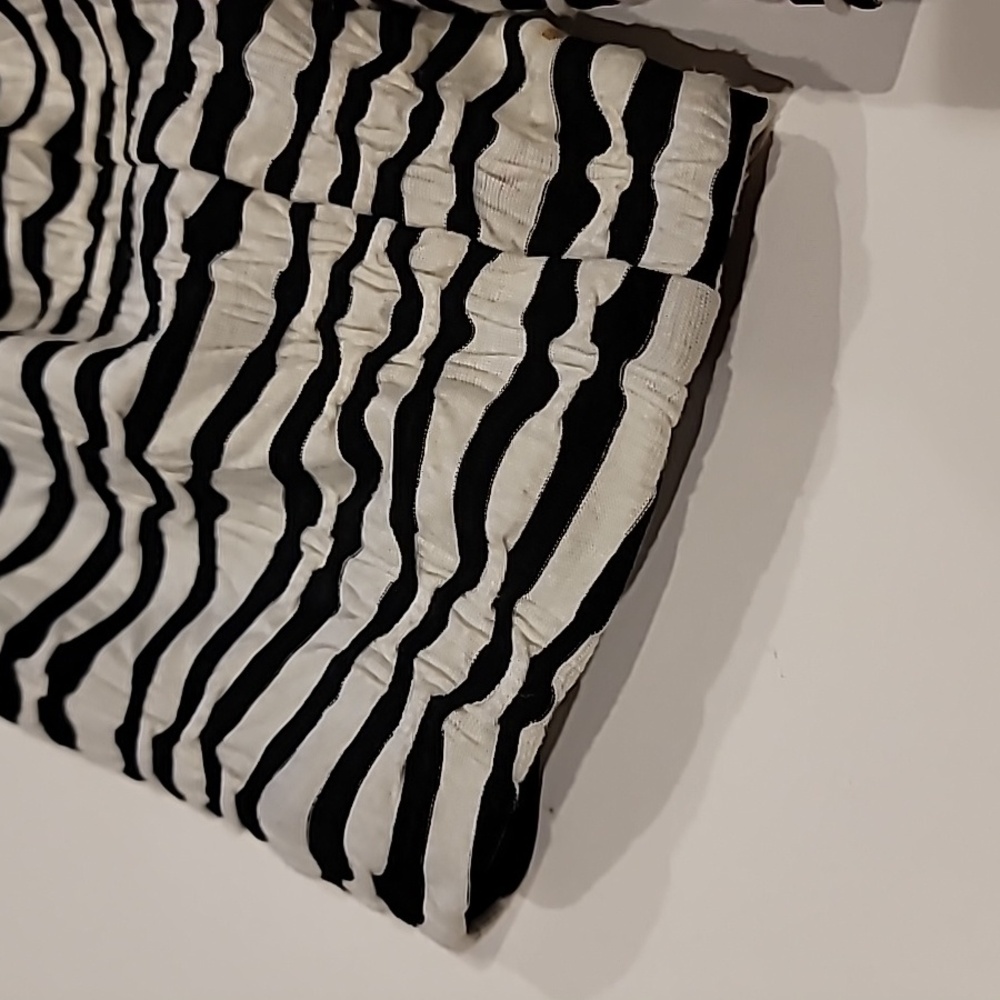 Chico's Crinkled Zebra Pattern Zip Up Jacket White Black Chico Size 3 - Picture 8 of 14